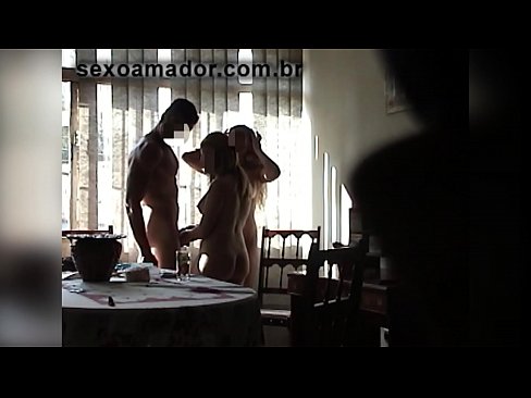 ❤️ 性友邀请巨无霸和他一起玩3P Porno❤